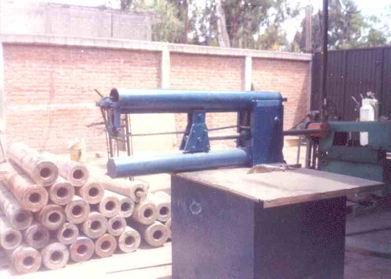 Engargoladora para Botes de Lamina.