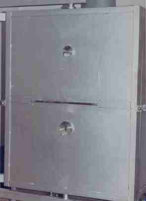 Horno Cer&aacute;mico de Gas. Modelo 1200/1400/1800. Vista Frontal de Puerta con Mirillas.