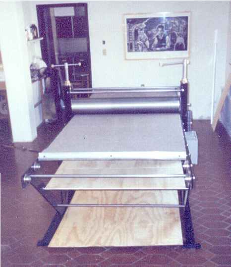 Maquina Tipo Torculo Capricho con Sistema El&eacute;ctrico en la Transmisi&oacute;n. Modelo 122/300. Vista Frontal