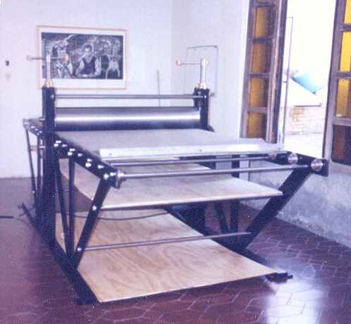 Maquina Tipo Torculo Capricho con Sistema El&eacute;ctrico en la Transmisi&oacute;n. Modelo 122/300. Vista Semifrontal