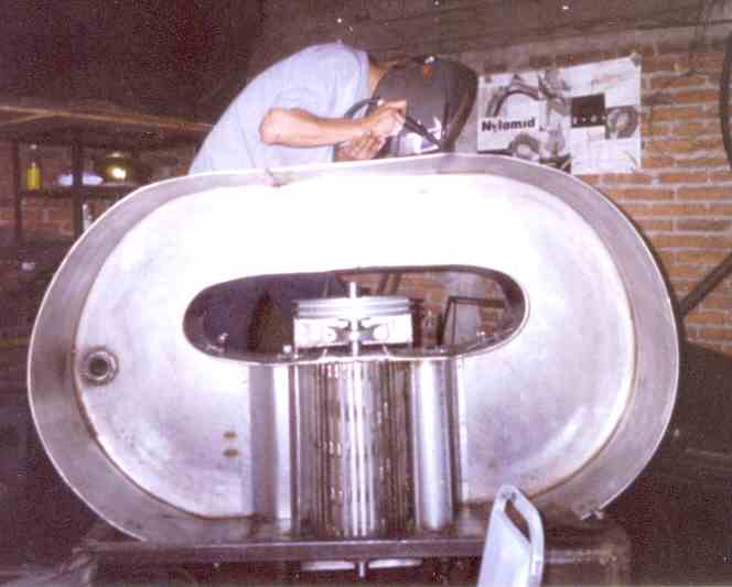 Pila Holandesa para elaborar pulpas (papel hecho a mano) Modelo 130/90. Imagen de fabricacion en nuestro taller.